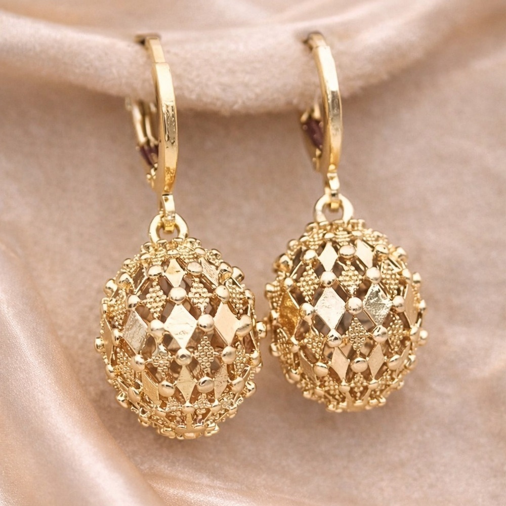 Vintage Gold Filigree Earrings – Timeless Elegant Statement